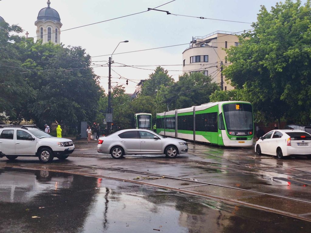 Furtună cu grindină în Capitală: Bucureștenii, dar și RO-ALERT-ul, luați prin surprindere - Imagine 1