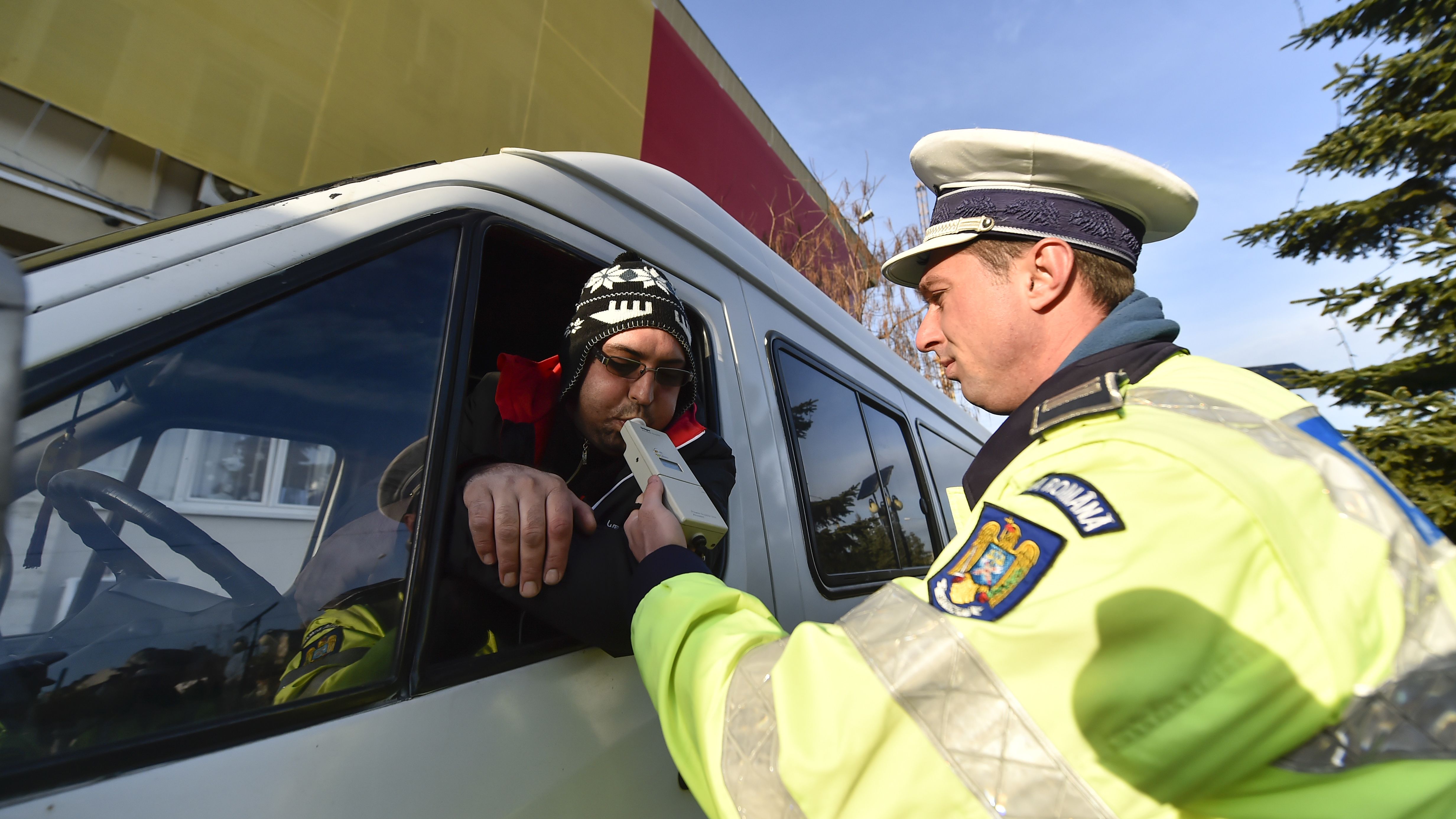Soferii ar putea sa isi aleaga dintr-un an calendaristic perioada de suspendare a permisului auto