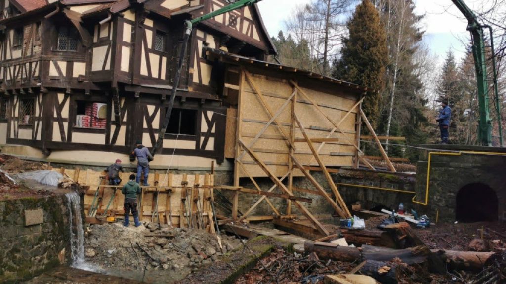 GALERIE FOTO | Vila Șipot, casa în care a luat "žnaștere" Palatul Peleș, se apropie de redesc - Imagine 1