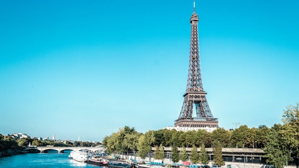 Sejur altfel: Doi americani în stare de ebrietate au stat toată noaptea în Turnul Eiffel