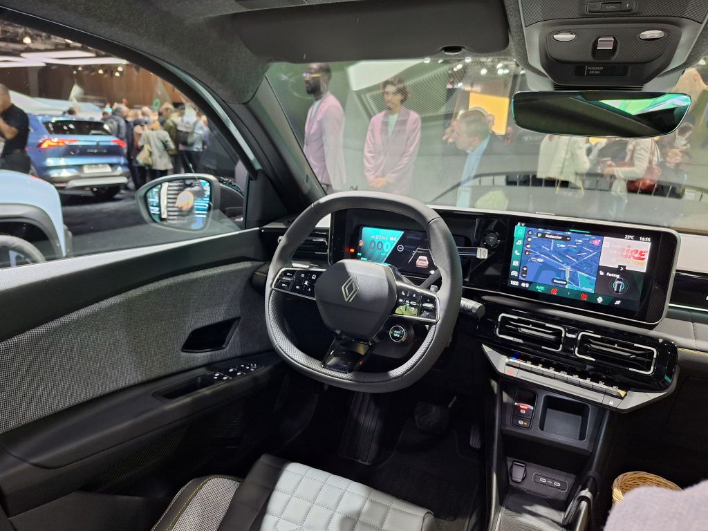 GALERIE FOTO | Noul Renault 4 E-Tech Electric a fost lansat la Paris. Cum arată, cât costă și ce - Imagine 19