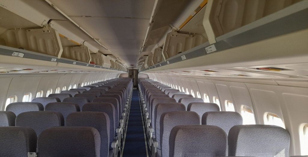 FOTO: ANAF vinde un avion deținut de unul dintre cei mai bogați români - Imagine 2