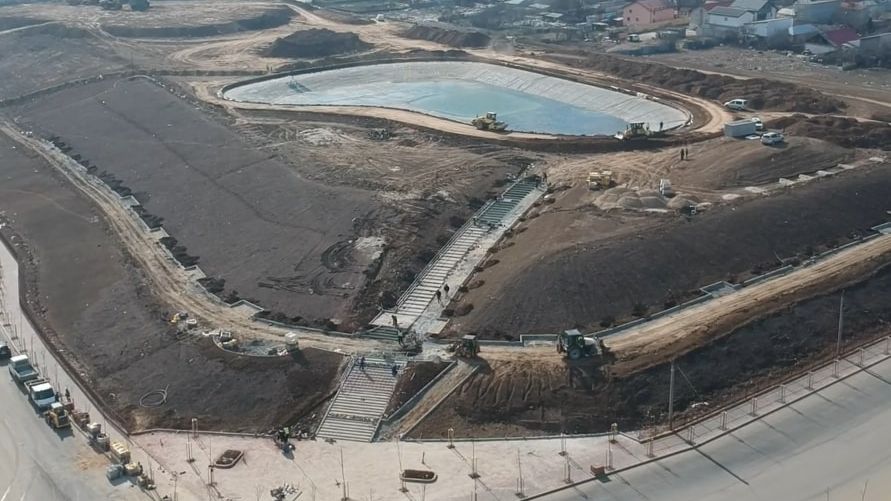 Parc nou în București: Primăria Sectorului 3 termină în două luni parcul de pe strada Brățării, unde vrea să construiască o bază sportivă