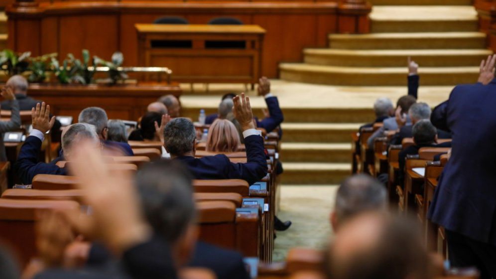 Parlamentul a aprobat eliminarea pensiilor speciale