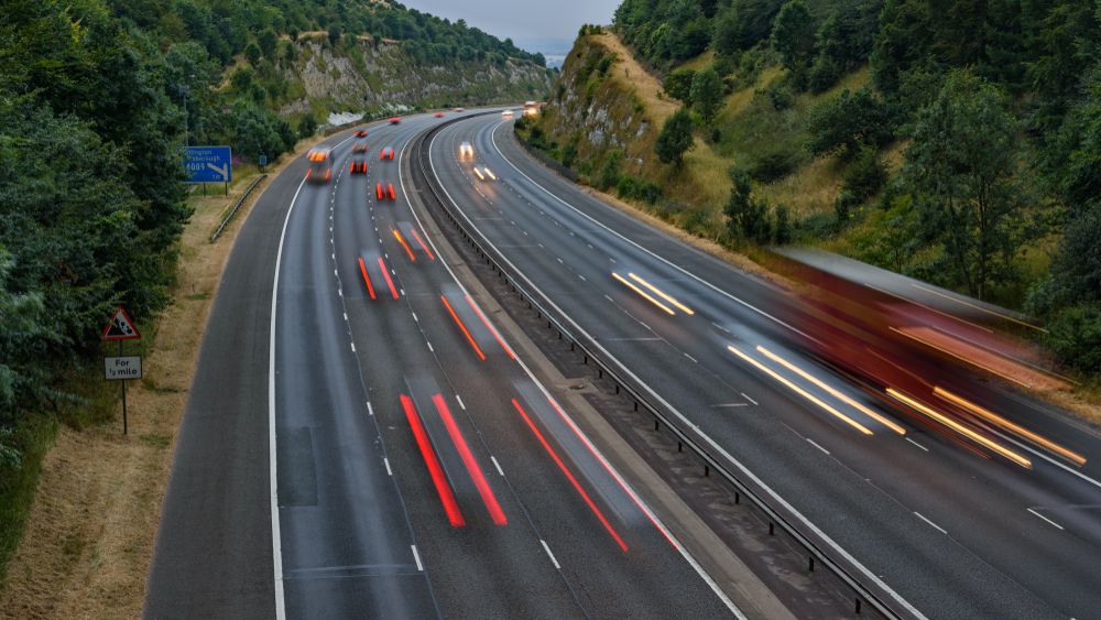 Britanicii au atât de multe autostrăzi că fac și calendare cu ele