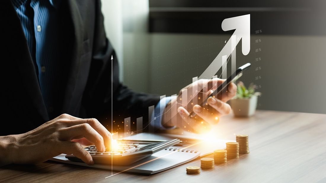 BCR spune că deprecierea leului se transformă în inflație: ”Modificăm în sus estimarea pe 2025”