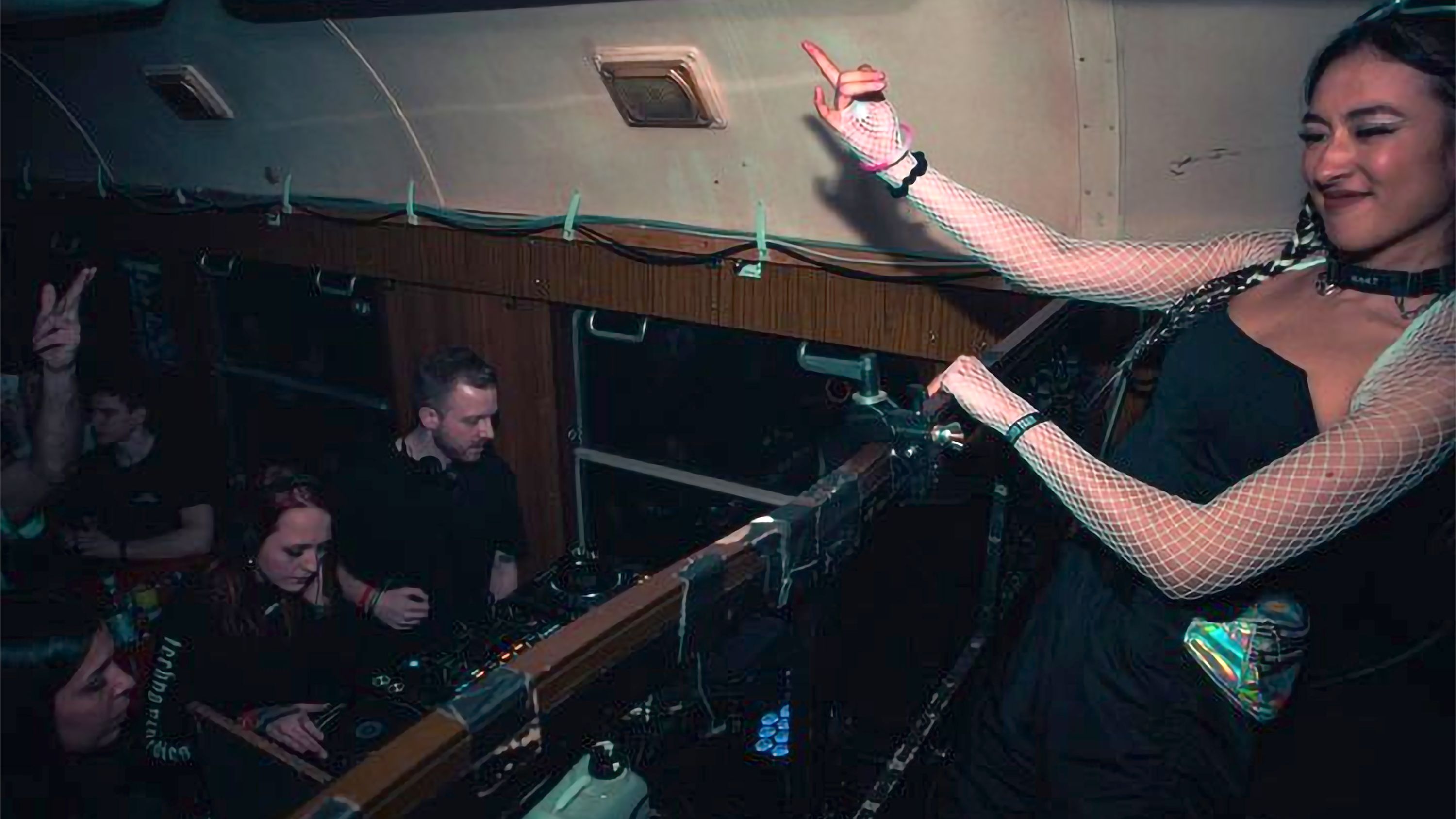 Trenuri din Europa care te lasă să te distrezi ca în club până la destinație. Toate sunt relativ aproape de România