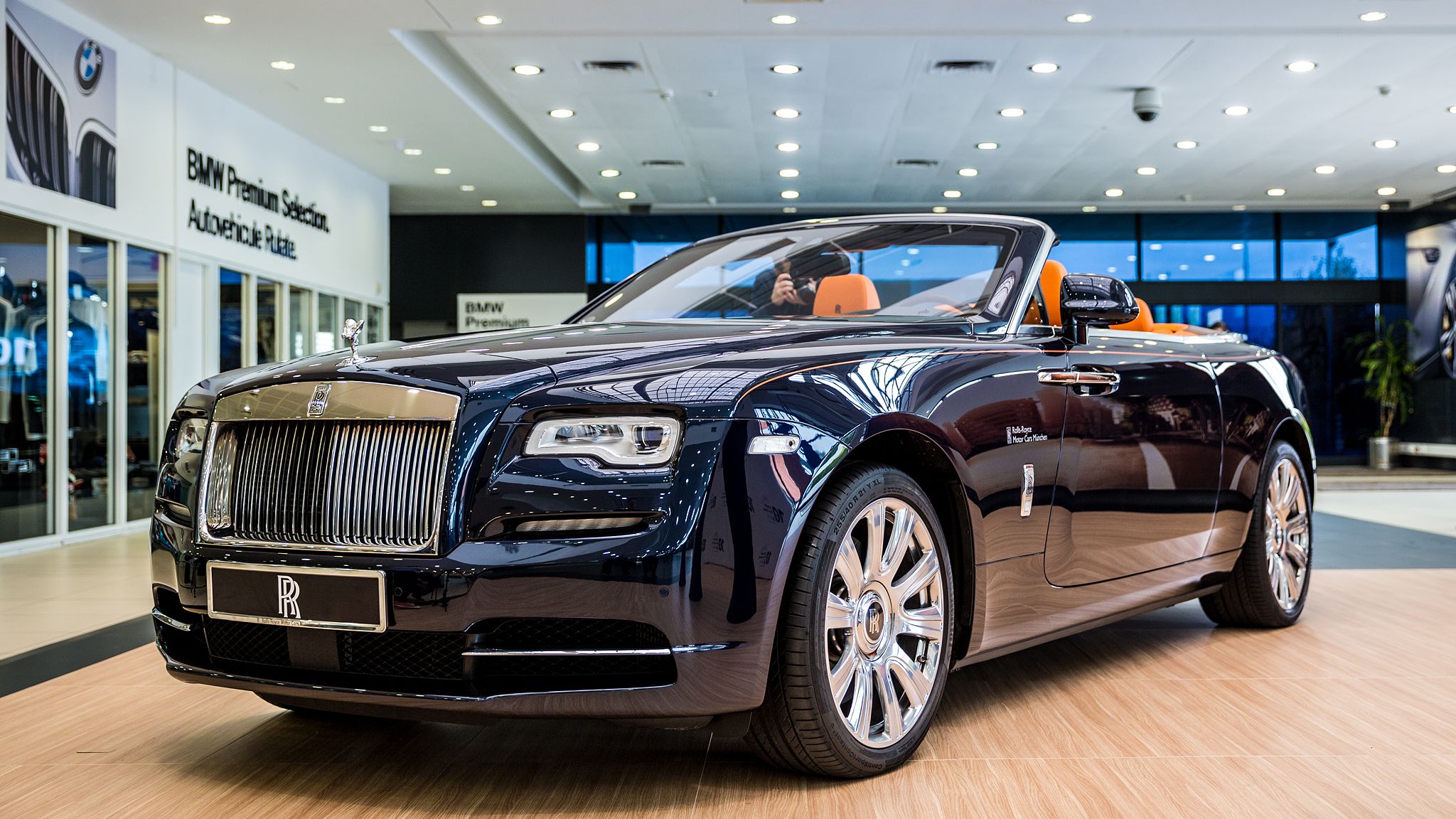 Automobile Bavaria a prezentat decapotabila Rolls-Royce Dawn, model care costa peste 400.000 euro