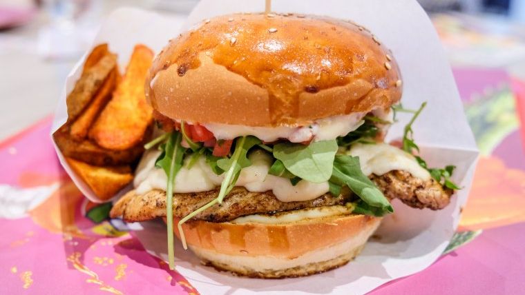 Burgerii "made in Iasi" care vor sa atace zonele de food court din Capitala si din marile orase