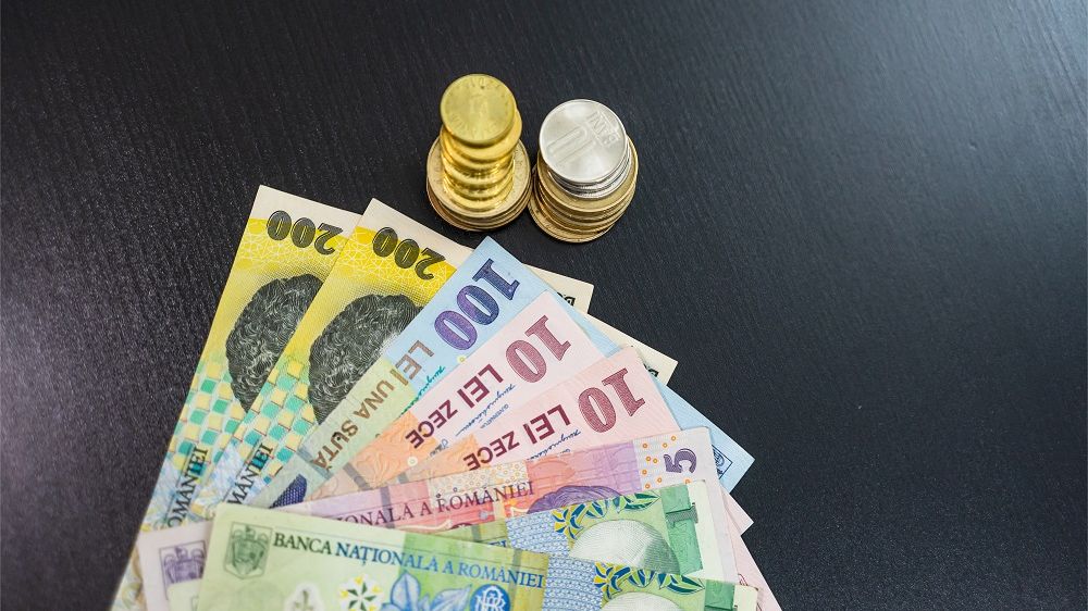 Leul respiră pentru prima dată după explozia la 5,3 RON/EUR. Cursul revine față de euro dar continuă să piardă teren față de dolar