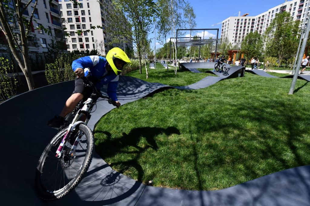FOTO: Parc de skatebord, hamace și o pădure urbană. Cum arată Parcul Liniei după extindere - Imagine 8