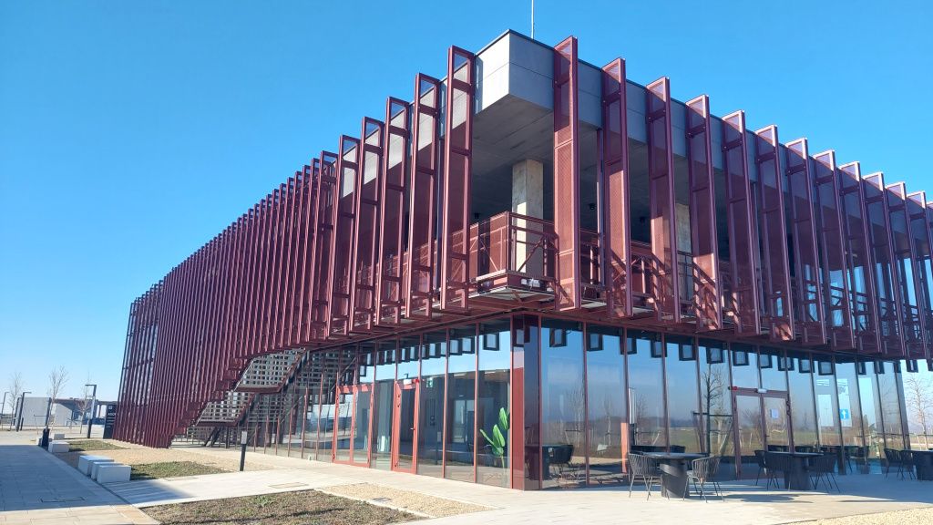 GALERIE FOTO | Cum arată "žacasă" la David Popovici, în complexul unde au numit o piscină dup - Imagine 27