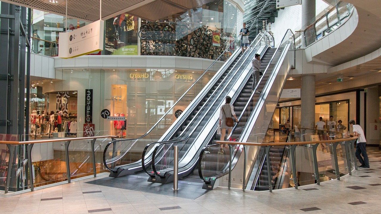 În prima fază mall-urile sau restaurantele vor rămâne închise