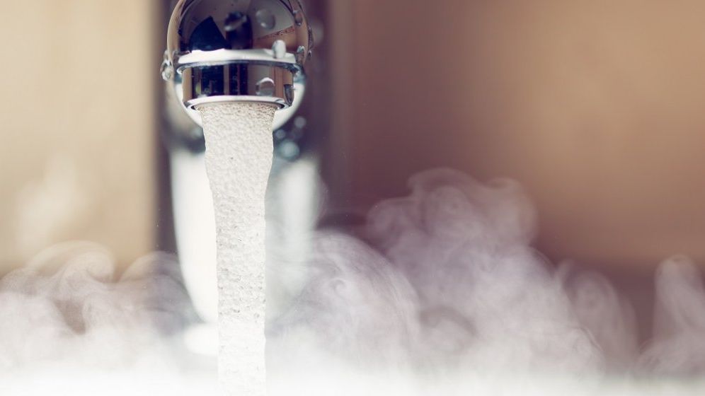 Furnizarea apei calde, sistată sau deficitară în peste 700 de imobile din Capitală