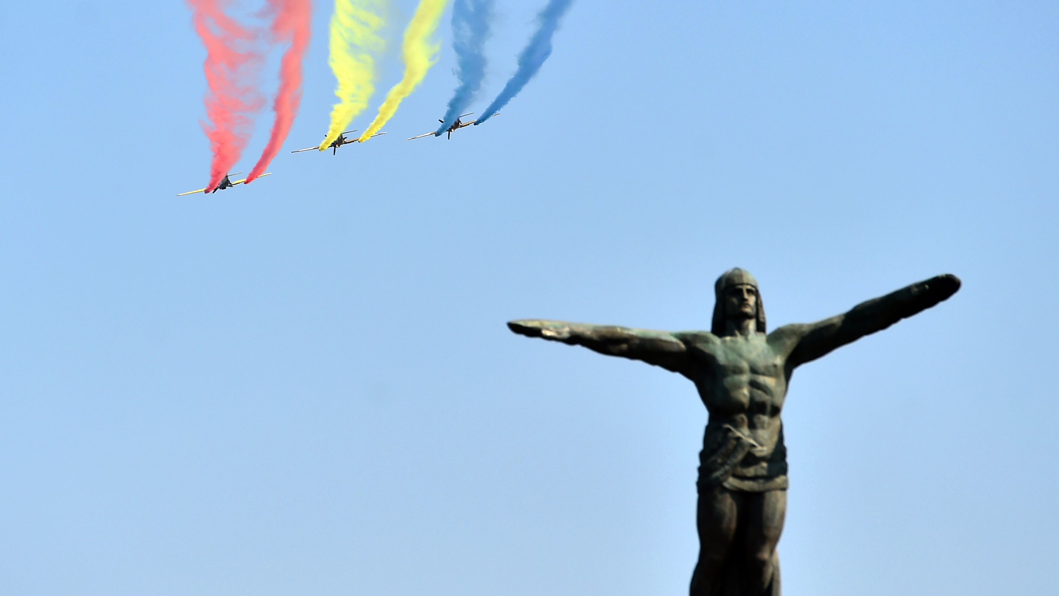 Ziua Aviatiei Romane - ceremonie la Monumentul Eroilor Aerului, vor evolua aeronave si elicoptere
