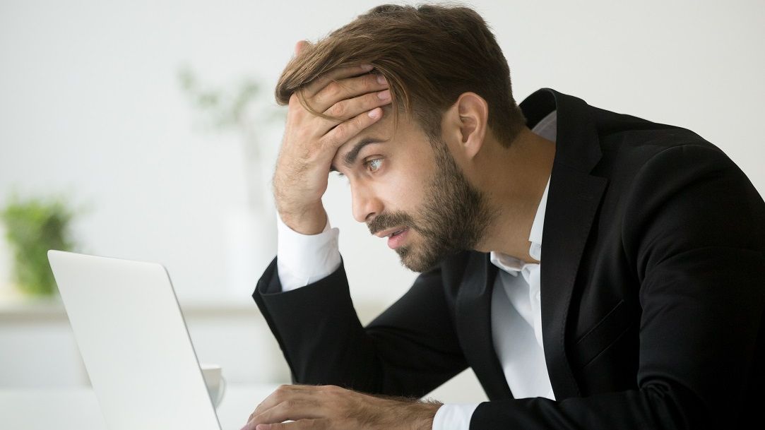 ”Totul este în flăcări” pe piața criptomonedelor: scădere de 70% a bitcoin, teamă și incertitudine