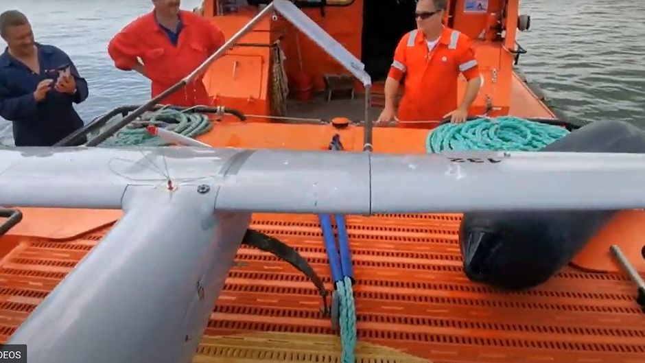 O dronă de mari dimensiuni a fost găsită în apele Mării Negre, la aproximativ 40 de mile marine de coastă