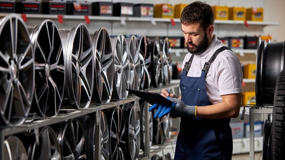 Comandă piese auto online și bucură-te de avantajele oferite de internet 