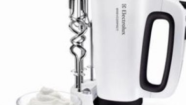 Electrolux lanseaza noul mixer compact cu suport special pentru accesorii