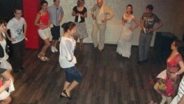 Romanii danseaza: Un nou club de dans in Capitala, dupa o investitie de 20.000 euro