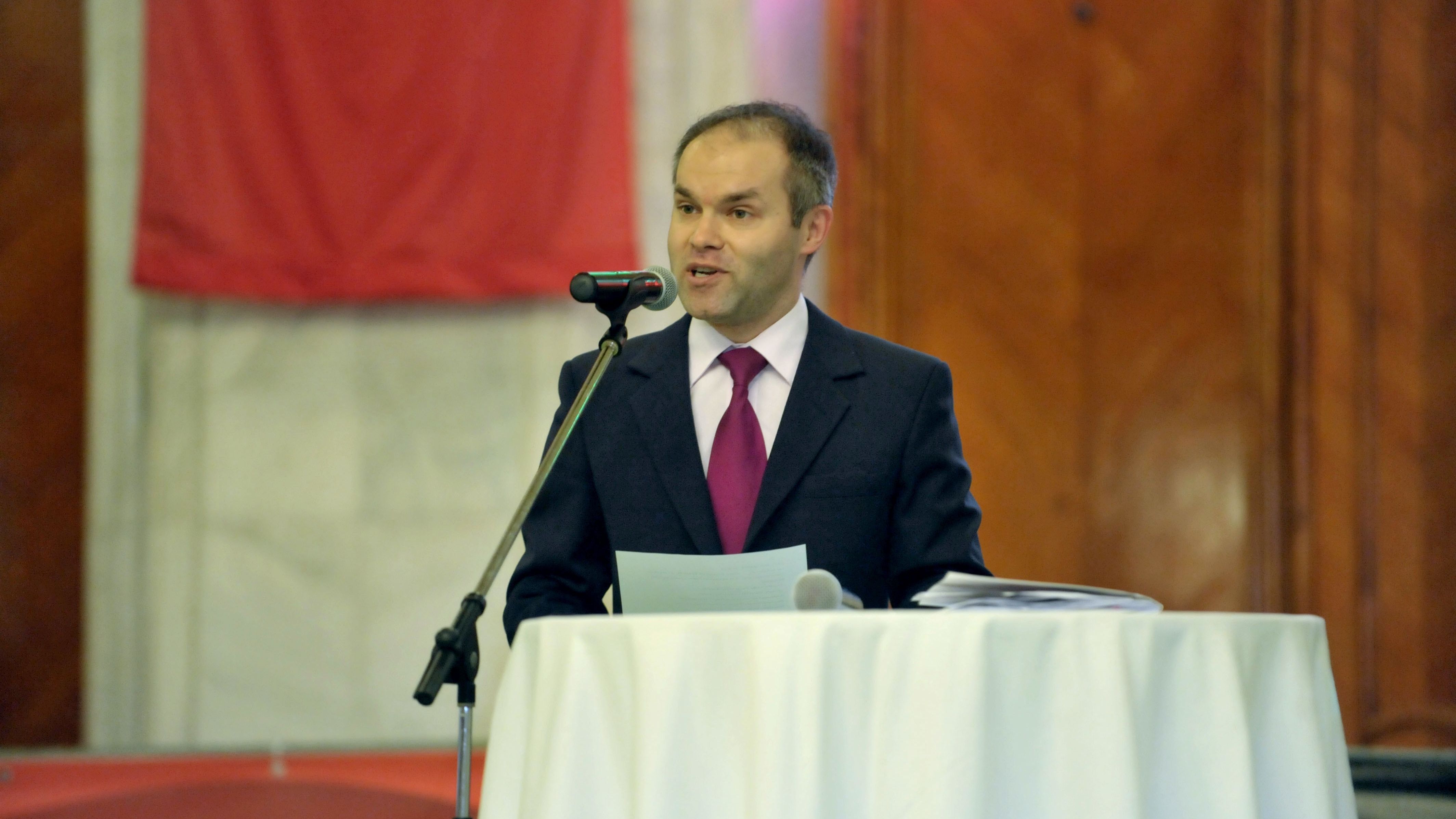 Daniel Funeriu: Dupa 6 ani de guvernare PSD avem cu 633 de scoli mai putin