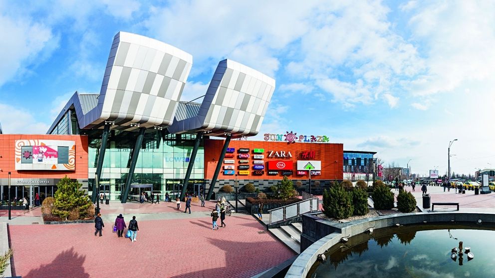 Schimbări majore în mall-ul Sun Plaza: Auchan lansează un hipermarket de ultimă generație, combinat cu un hub de fashion