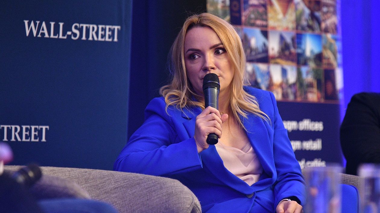 Answear.ro încurajează relansarea retail-ului de fashion prin e-commerce: reduceri de până la 60% la îmbrăcăminte