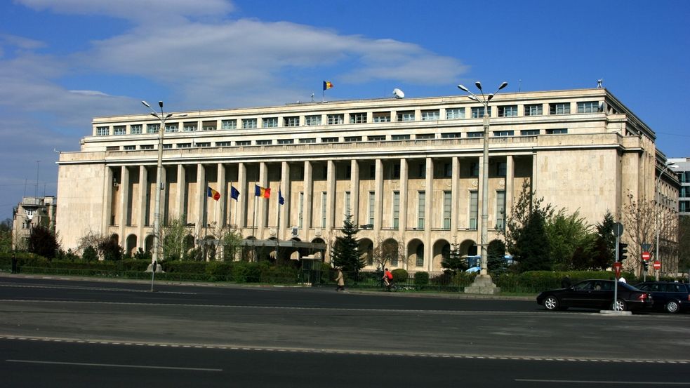 Administrația centrală are 900 de consilieri, la fel de mulți câți angajați au Pro TV, Engie, Star Foods sau Cargus