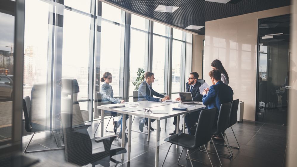 De ce angajații din anumite țări sunt mai dornici să se întoarcă la birou decât alții