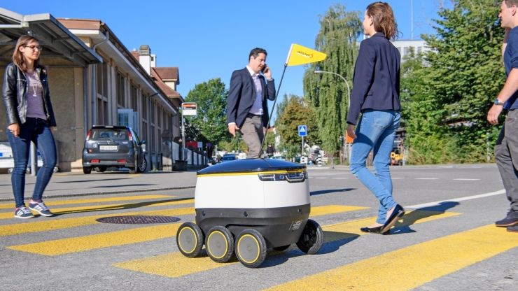 Cu ani lumina in fata noastra: Swiss Post livreaza cu ajutorul robotilor