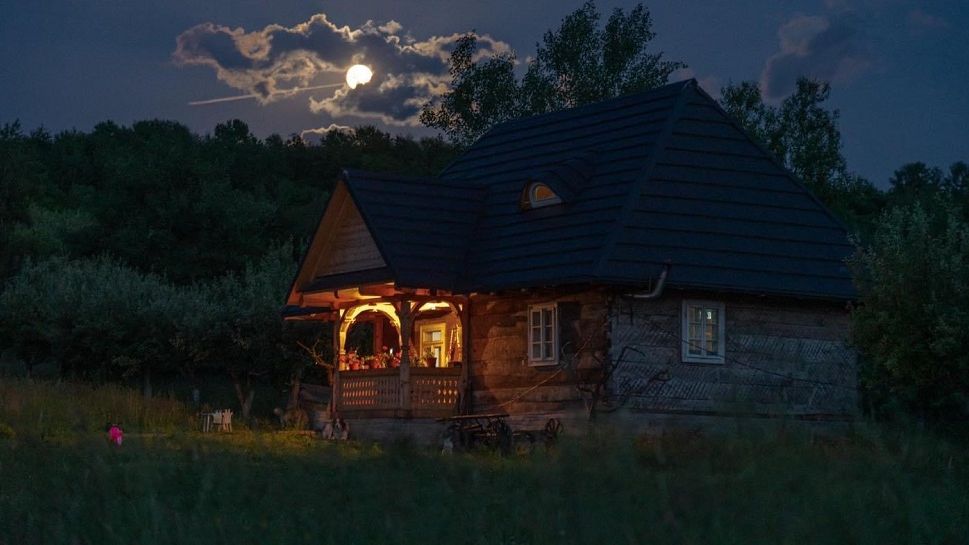 FOTO I Cât te costă sărbătorile la Sunrai Village, satul de vacanță tradițional românesc unde vor veni Moș Crăciun și ajutoarele lui