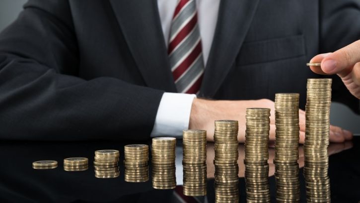 Mitul salariilor mici de la stat. In privat se castiga mai putin, desi performanta este mai ridicata