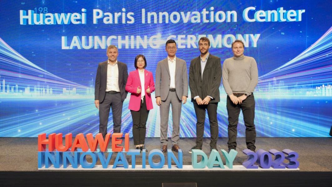 Huawei a inaugurat un centrul de inovare la Paris în care va investi peste 2 milioane de euro anual