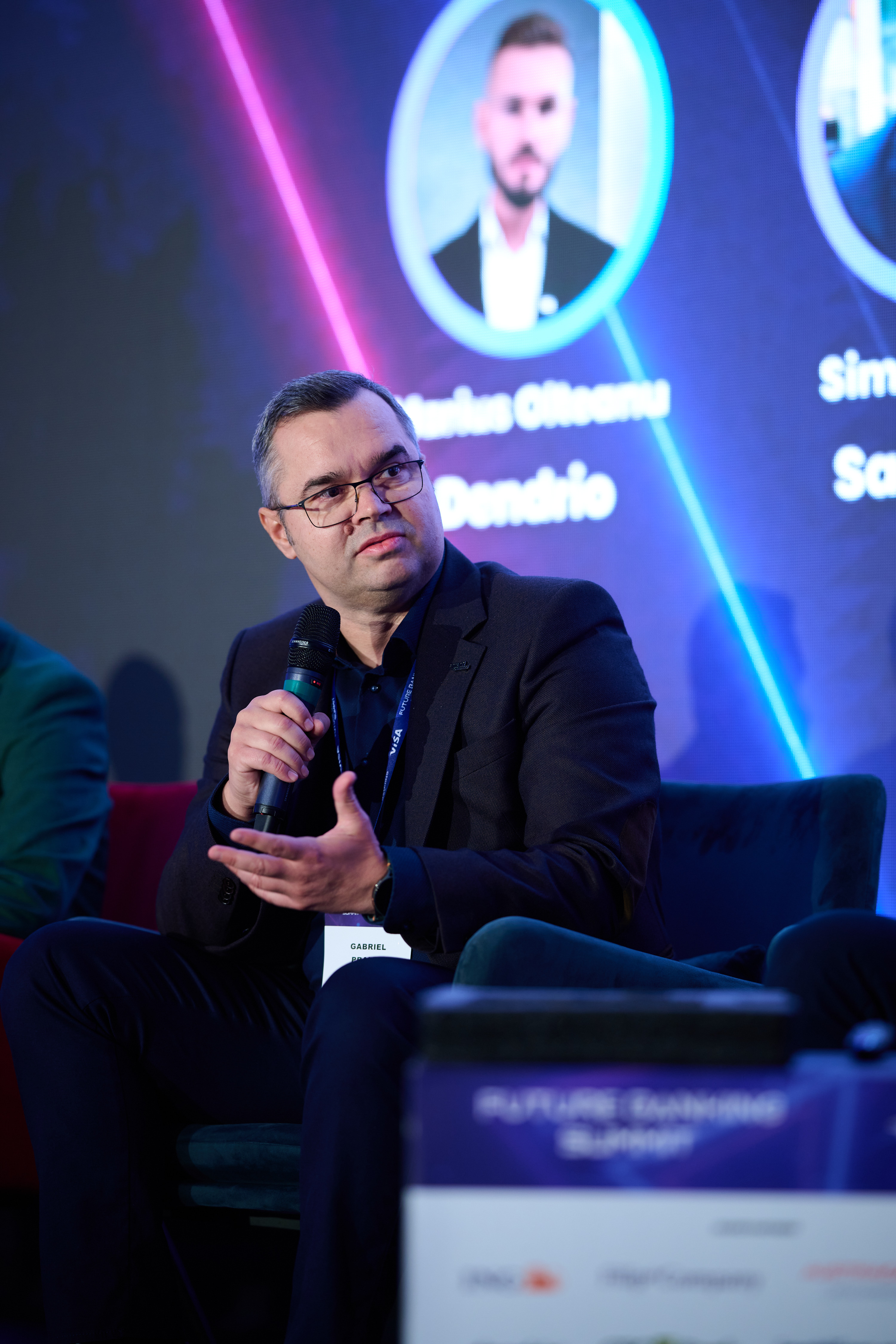 CEC Bank: Românii încearcă să-și cumpere înapoi puterea de cumpărare prin credite. Până și electrocasnicele, educația sau călătoriile necesită finanțare