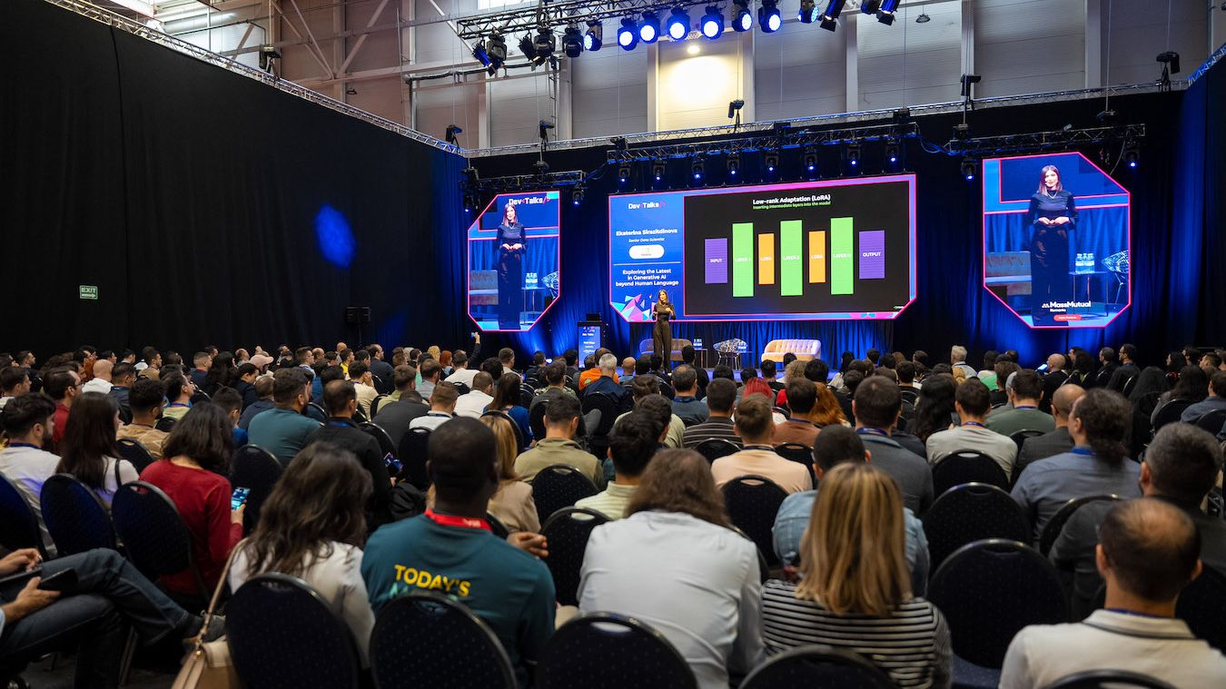 DevTalks 2025 transformă Bucureștiul în epicentrul tehnologiei din Europa de Sud-Est: 7.000+ participanți, 150+ speakeri și giganți globali precum OpenAI, Microsoft și GitHub