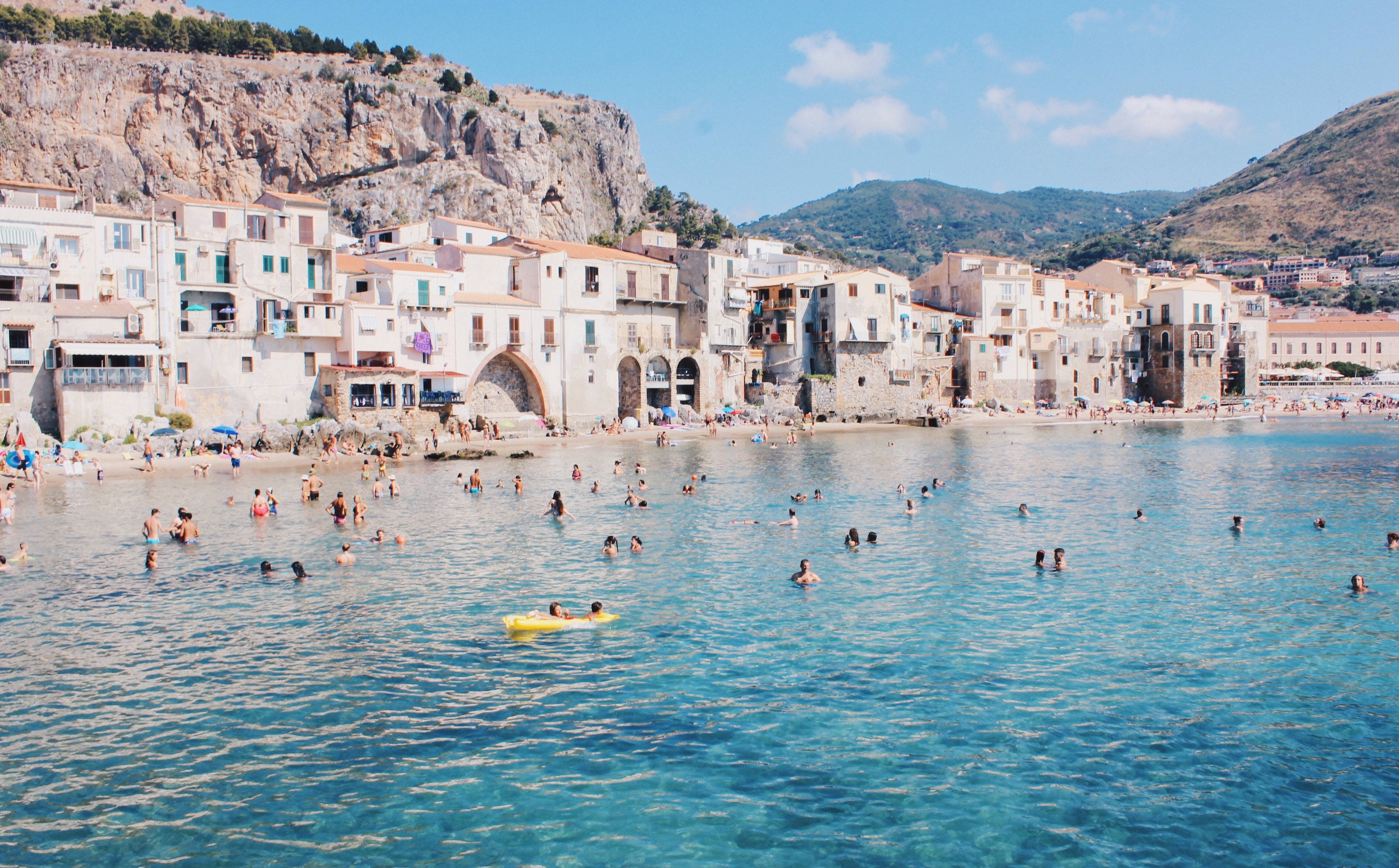 Gestul banal care îi poate costa pe turiști 500 de euro în Italia. Autoritățile fac controale pe plajele publice