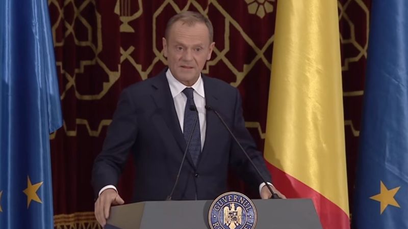 Cel mai aplaudat discurs: Donald Tusk a dat clasa politicienilor romani