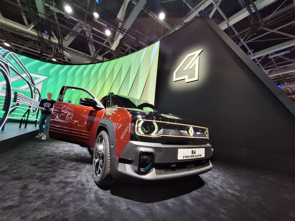 GALERIE FOTO | Noul Renault 4 E-Tech Electric a fost lansat la Paris. Cum arată, cât costă și ce - Imagine 24