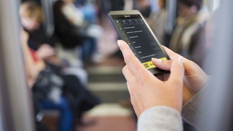 In timp ce bucurestenii mor de cald in autobuze, Brasovul lanseaza un portofel electronic pentru plata transportului in comun