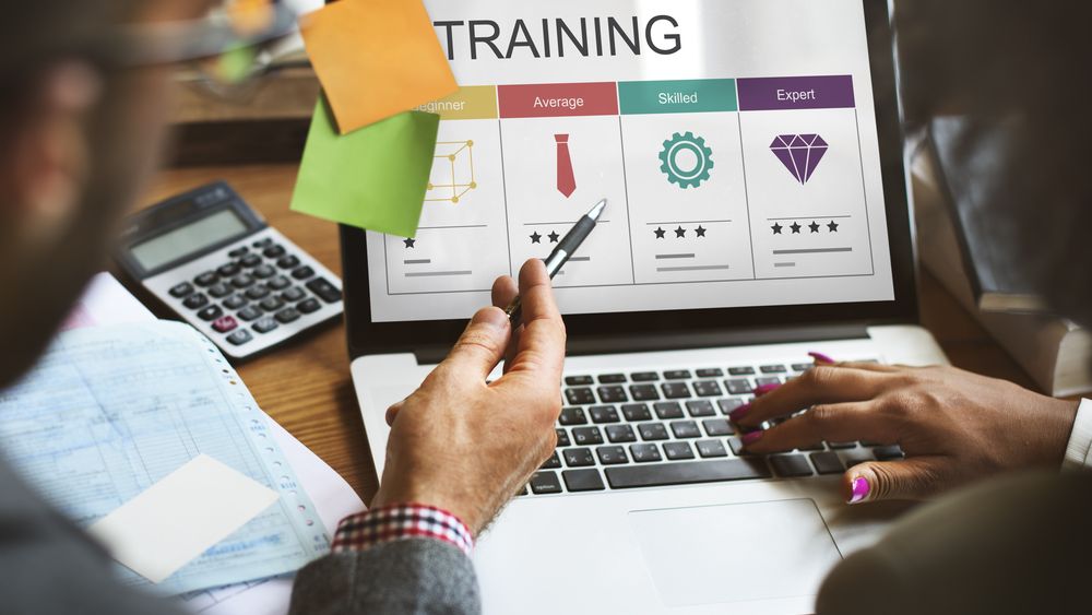 Investițiile în lecțiile de dezvoltare ale angajaților, sub semnul întrebării. Mai scot bani companiile pentru trainingul personalului?