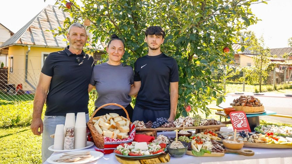 Gustul italian, în straie maramureșene: Povestea Salumeriei Berbești, afacerea de familie care a făcut celebru salamul cu mucegai în Maramureș