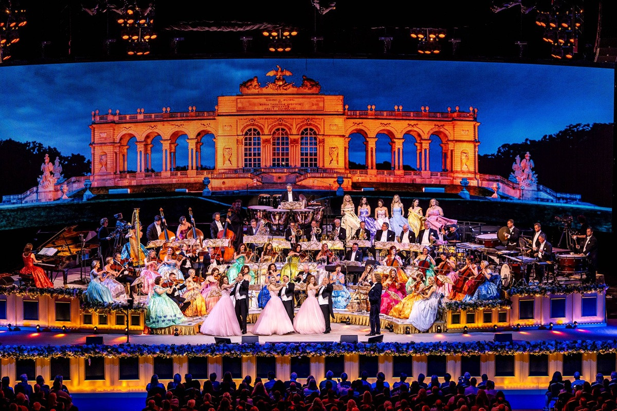 Fanii lui André Rieu din România au motive de bucurie: „Regele Valsului” revine în 2027 pe scena BT-Arena din Cluj-Napoca