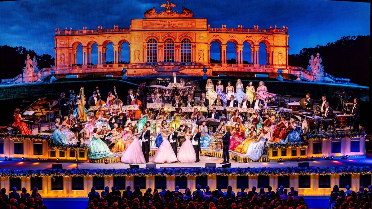 Fanii lui André Rieu din România au motive de bucurie: „Regele Valsului” revine în 2027 pe scena BT-Arena din Cluj-Napoca