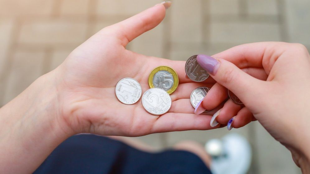 Munca românilor, printre cel mai prost plătite din UE - doar bulgarii sunt sub noi