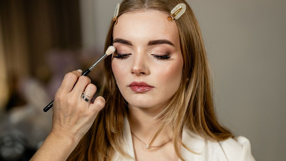 Mirela Vescan, make-up artist: „AI-ul nu ne poate înlocui. Machiajul se face 1 la 1, între oameni. E nevoie de machiori, încă suntem în minoritate”