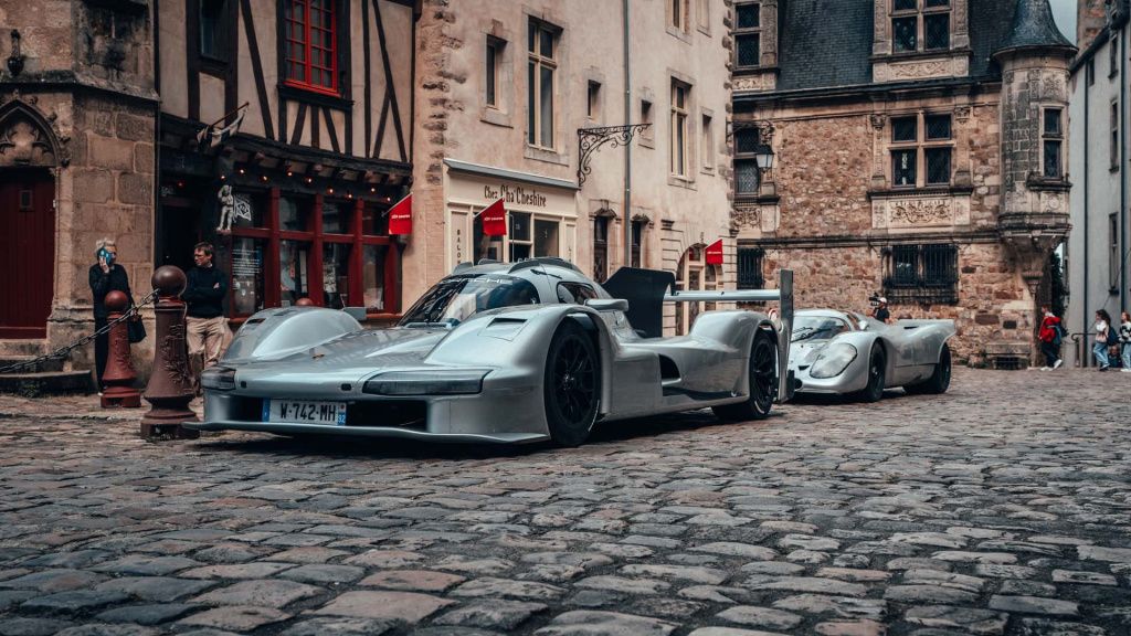 FOTO | Porsche a construit o versiune de stradă a mașinii cu care speră să câștige la Le Mans - Imagine 12