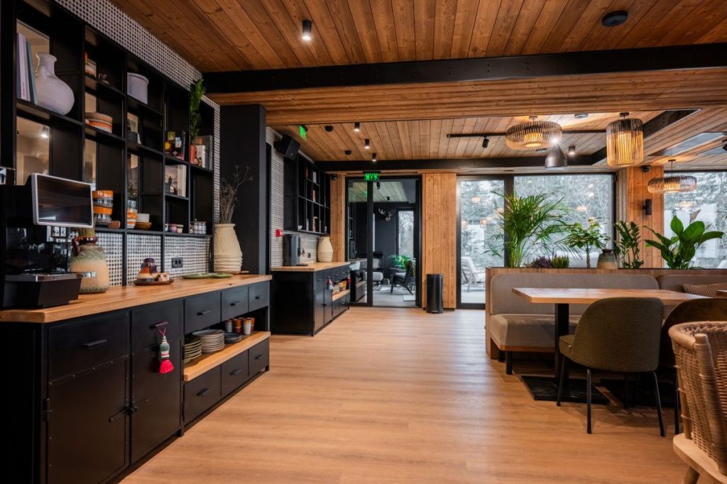 GALERIE FOTO | A fost inaugurat un nou proiect turistic de lux în inima Bucegilor - Imagine 27