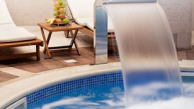 Cluburile de relaxare: Antidotul perfect pentru zilele toride