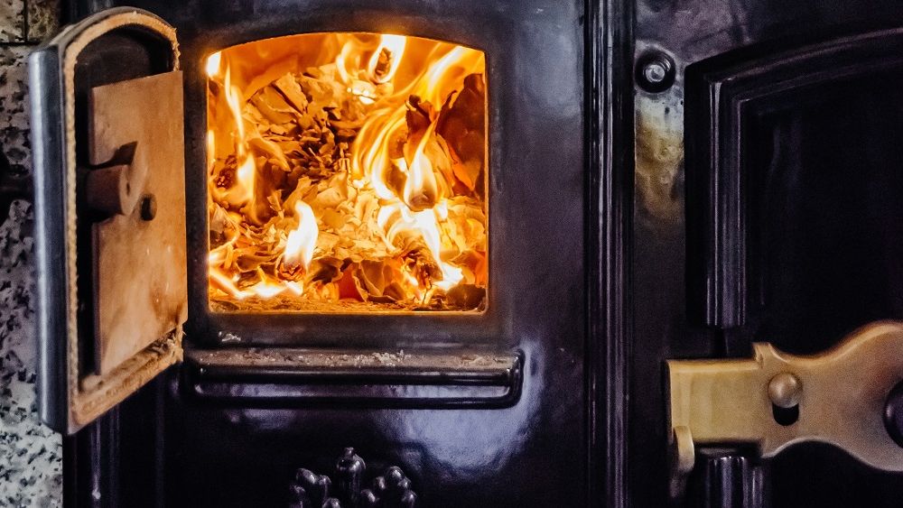 Guvernul va plafona prețul la lemnele de foc. Cât se va plăti pe metru cub