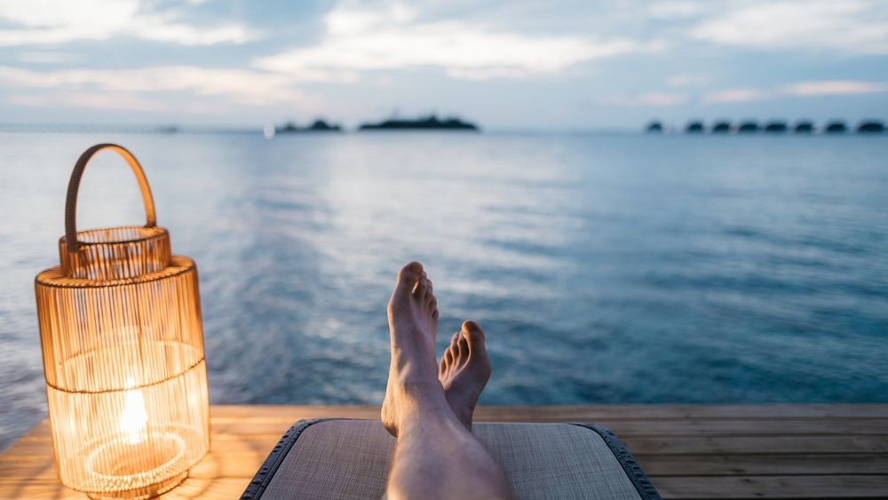 Compania care își trimite angajații noi în vacanță, chiar înainte de prima zi de lucru